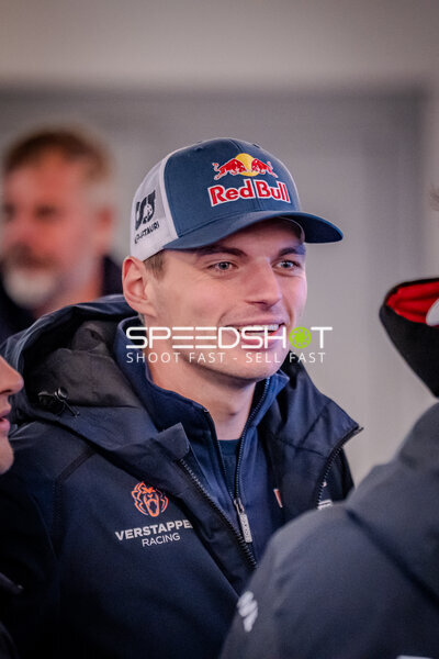 Max Verstappen im Fahrerlager beim 24h Nürburgring 2026