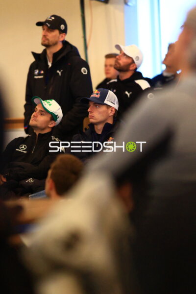 Fahrer-Briefing beim 24h Nürburgring mit Jens Klingmann, Max Verstappen und Philip Ellis