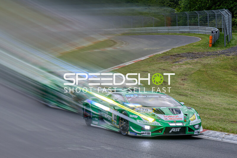 Red Bull Team ABT Lamborghini #130 in voller Fahrt auf der Nordschleife