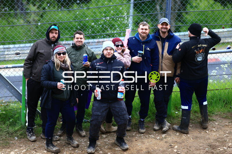Fans feiern am Streckenrand der Nordschleife