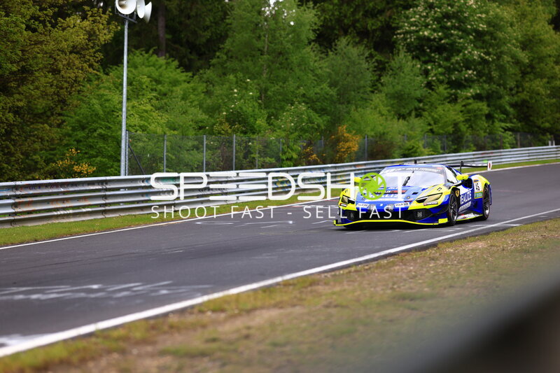 Ferrari #45 von REALIZE KONDO RACING with Rinaldi auf der Nordschleife