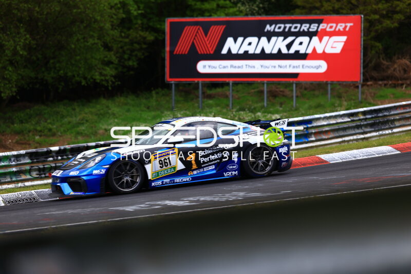 Porsche 718 Cayman GT4 RS #961 von W&S Motorsport auf der Nordschleife
