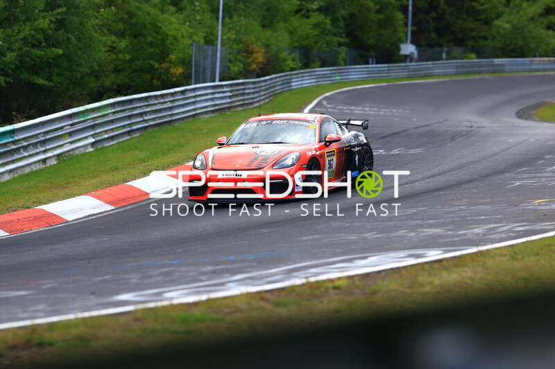 Porsche 718 Cayman GT4 RS #967 von Breakell Racing auf der Nordschleife