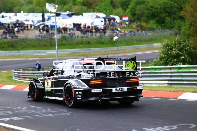 HWA Engineering Speed #61 in der Kurve am Nürburgring