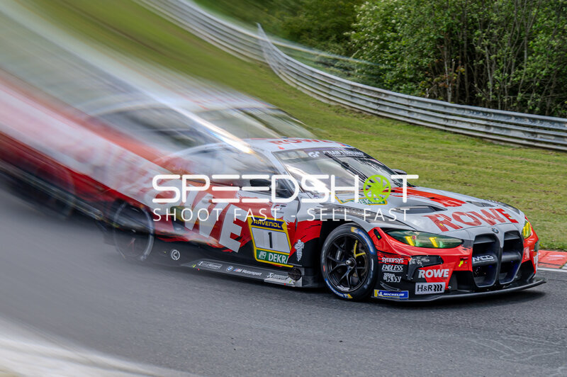ROWE RACING BMW M4 GT3 #1 mit Panning-Effekt auf der Nordschleife