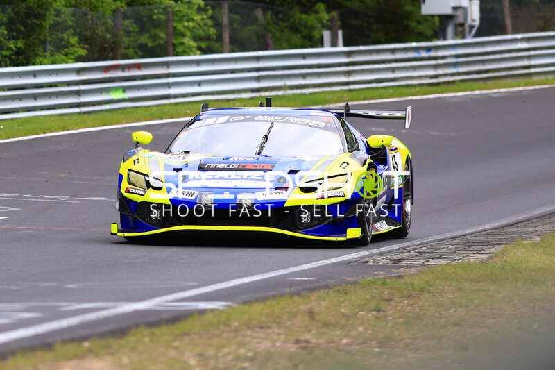 Ferrari #45 von REALIZE KONDO RACING with Rinaldi auf der Nordschleife