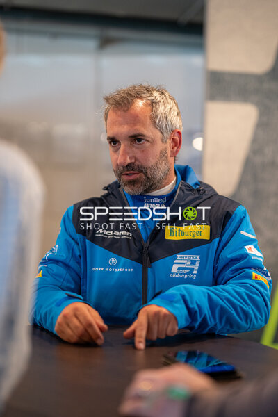 Timo Glock im Fahrerlager beim ADAC RAVENOL 24h Nürburgring 2026