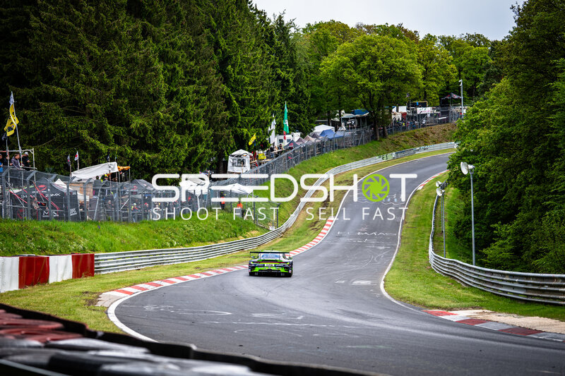 Grüner Lamborghini auf der Nordschleife am Nürburgring
