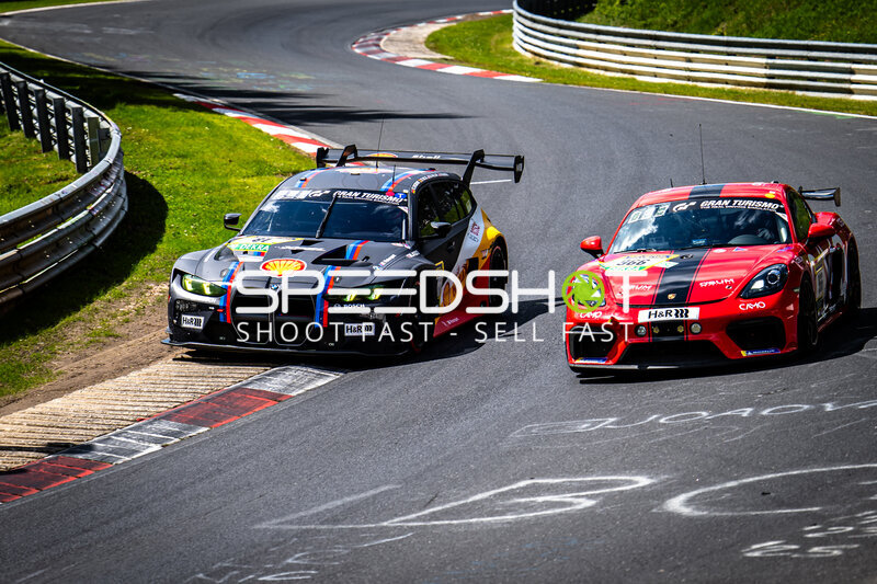 BMW M4 GT3 und Porsche 718 Cayman GT4 im Zweikampf auf der Nordschleife