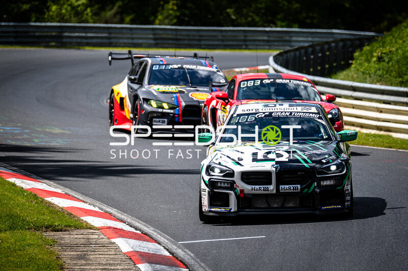 Dreikampf auf der Nordschleife – BMW M2 führt das Feld an