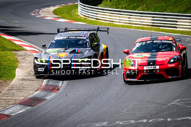 BMW M4 GT3 und Porsche 718 Cayman GT4 im Zweikampf auf der Nordschleife