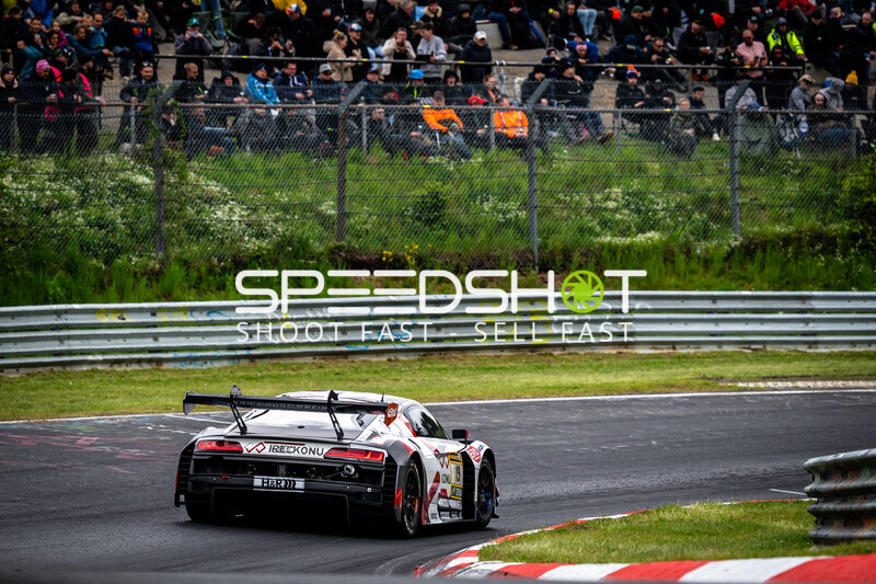Audi R8 GT3 #19 in der Kurve am Nürburgring