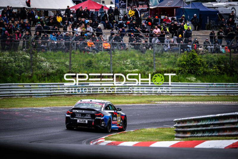 Walkenhorst Motorsport BMW #898 in der Kurve am Nürburgring