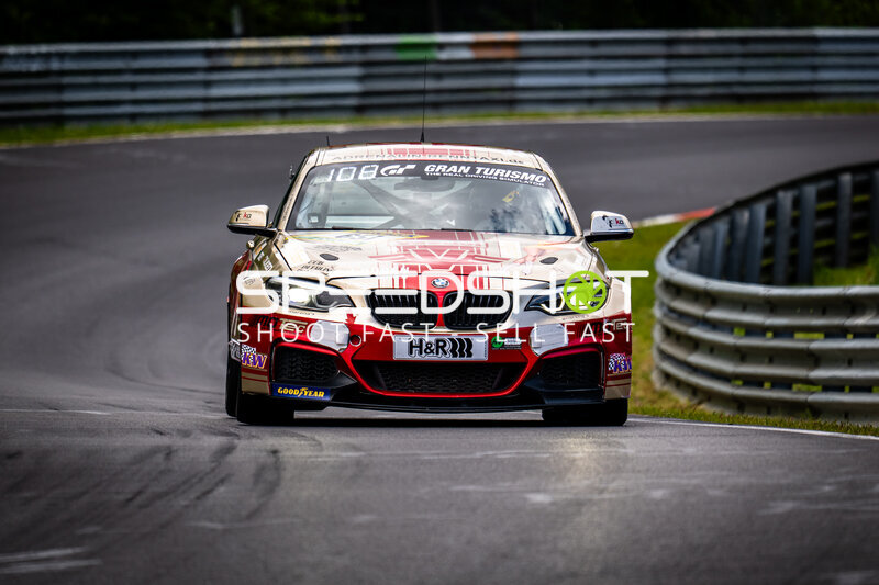 BMW M2 mit Startnummer 108 auf der Nordschleife