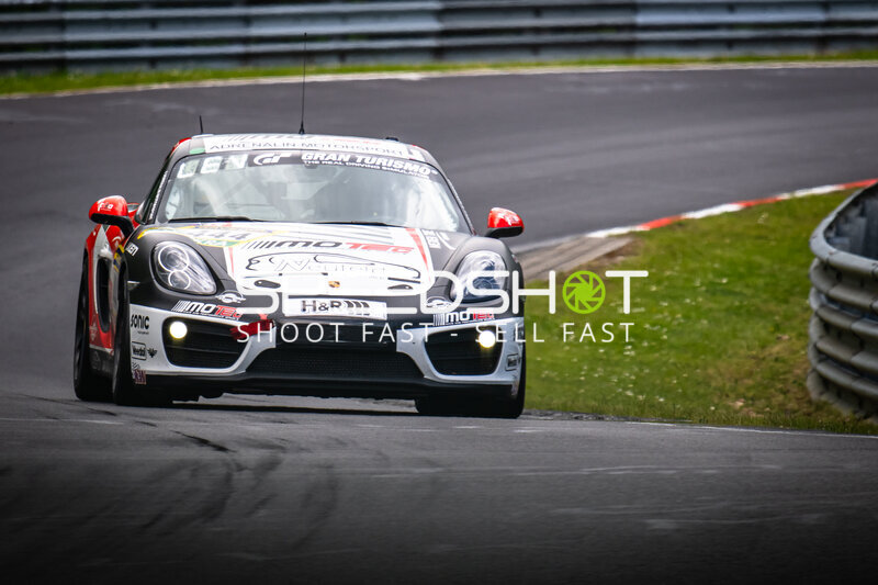 Porsche Cayman mit MoTec- und H&R-Sponsoring auf der Nordschleife