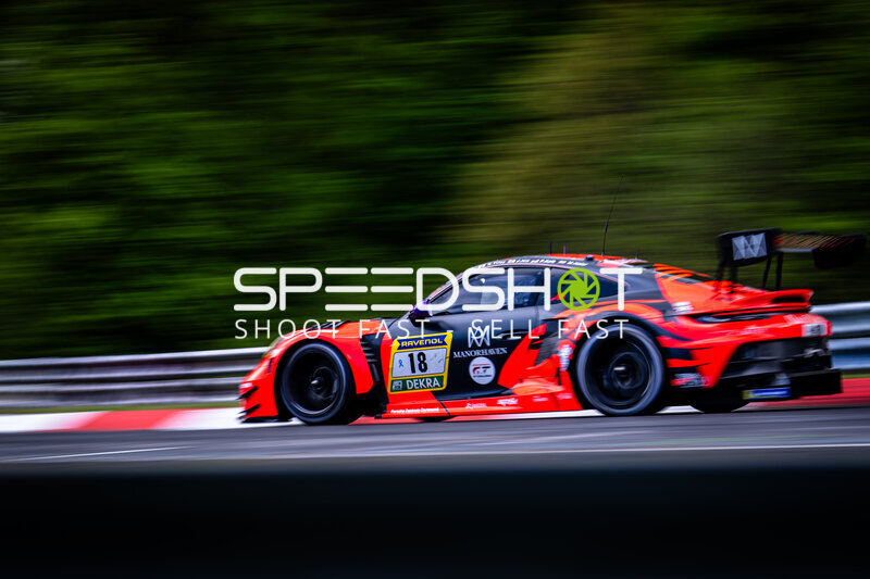 Porsche #18 in Aktion auf dem Nürburgring