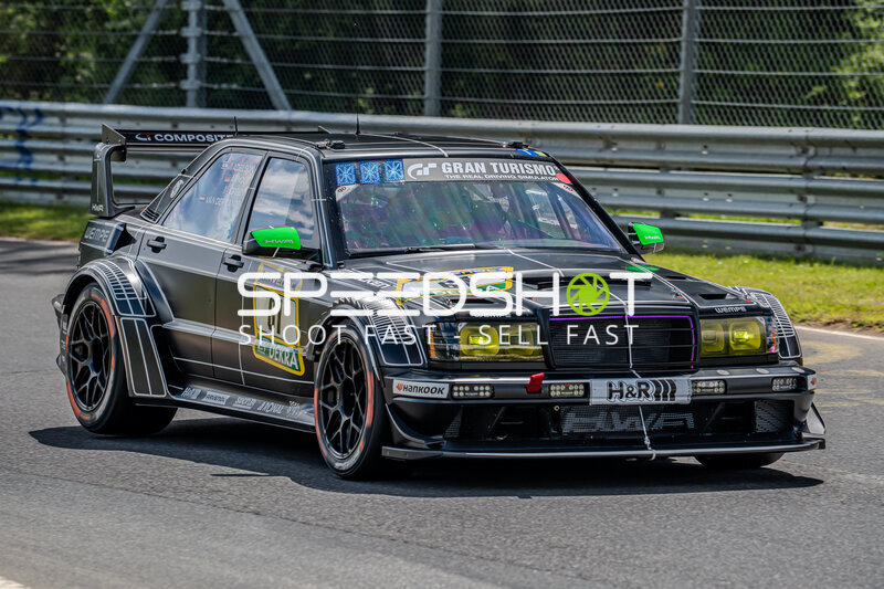 Startnummer 61 von HWA Engineering Speed auf der Nürburgring-Strecke