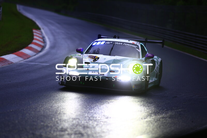 Porsche 911 GT3 #911 von Manthey bei Nacht auf der Nordschleife