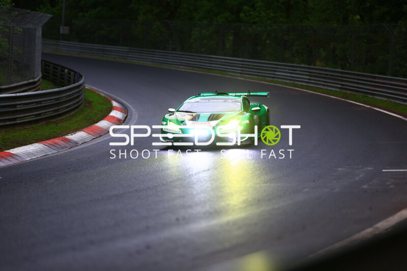 Grüner Lamborghini Huracán GT3 #91 von Reiter Engineering auf der Nordschleife