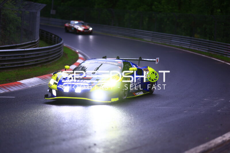 Ferrari 296 GT3 #45 von REALIZE KONDO RACING with Rinaldi auf der Nordschleife