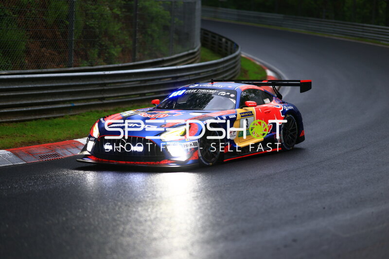 Mercedes-AMG GT3 #3 von Verstappen Racing auf der Nordschleife im Regen