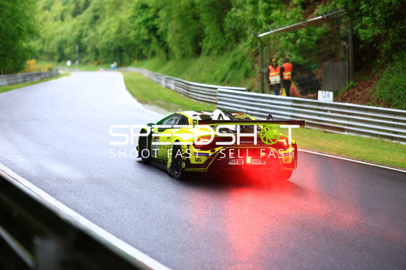 Lamborghini Huracán GT3 #786 von Renazzo Motorsport auf nasser Nordschleife