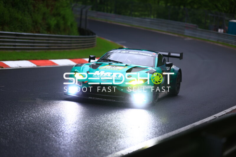 Aston Martin Vantage GT3 #91 von Reiter Engineering auf der Nordschleife
