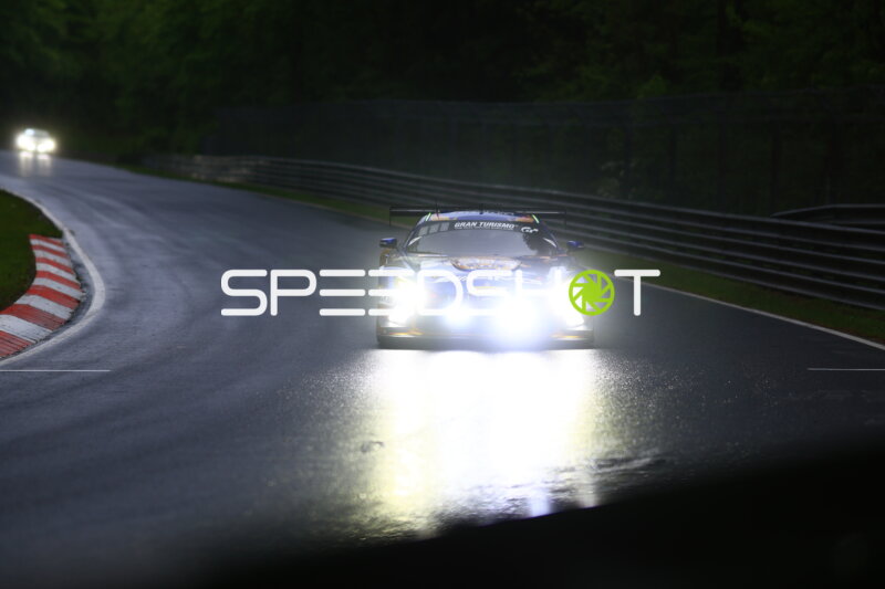 Mercedes-AMG GT3 #91 von Reiter Engineering bei Nacht auf der Nordschleife