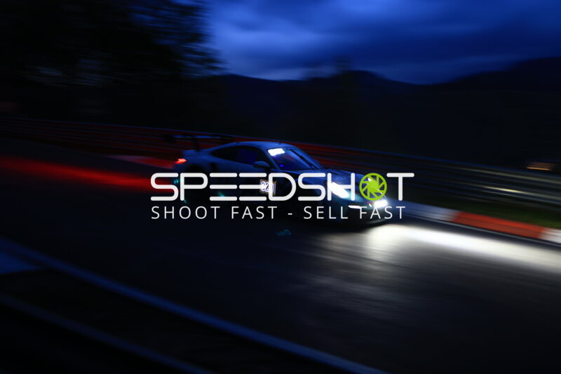 Four Motors Bioconcept-Car Porsche #320 bei Nachtfahrt auf dem Nürburgring