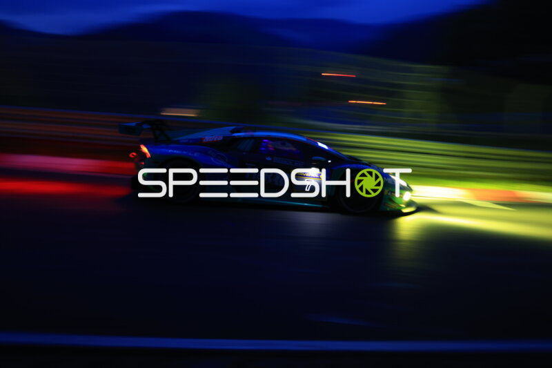 Lamborghini Huracán GT3 #7 von Konrad Motorsport in der Nacht am Nürburgring