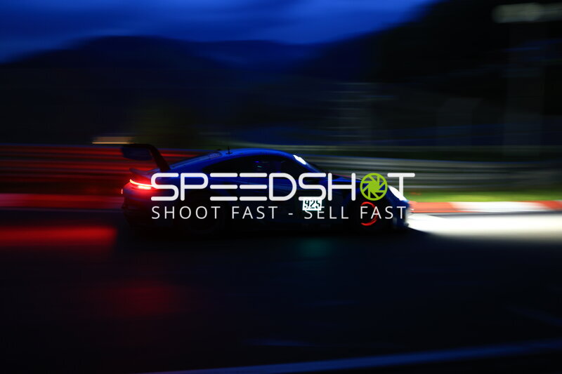 Porsche 911 GT3 #925 von Huber Motorsport in der Nacht am Nürburgring