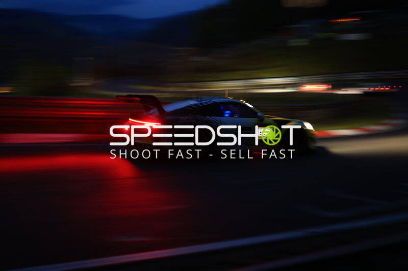 Porsche 911 GT3 #992 von Manthey Team eFuel Griesemann bei Nacht am Nürburgring