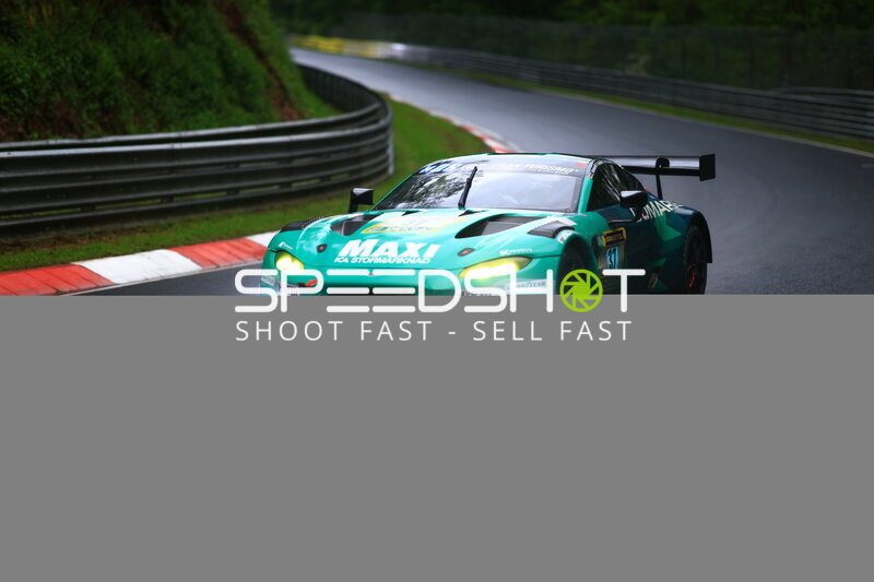 Aston Martin Vantage GT3 #37 von PROsport Racing auf nasser Nordschleife