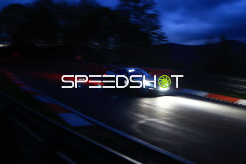 Porsche 911 GT3 #320 von Four Motors Bioconcept-Car in der Abenddämmerung