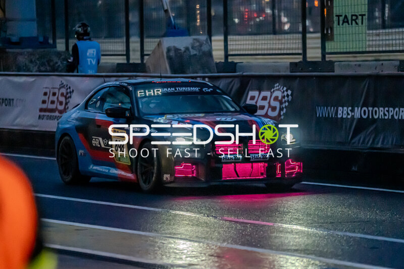 BMW M2 #898 von Walkenhorst Motorsport bei Nacht am Nürburgring