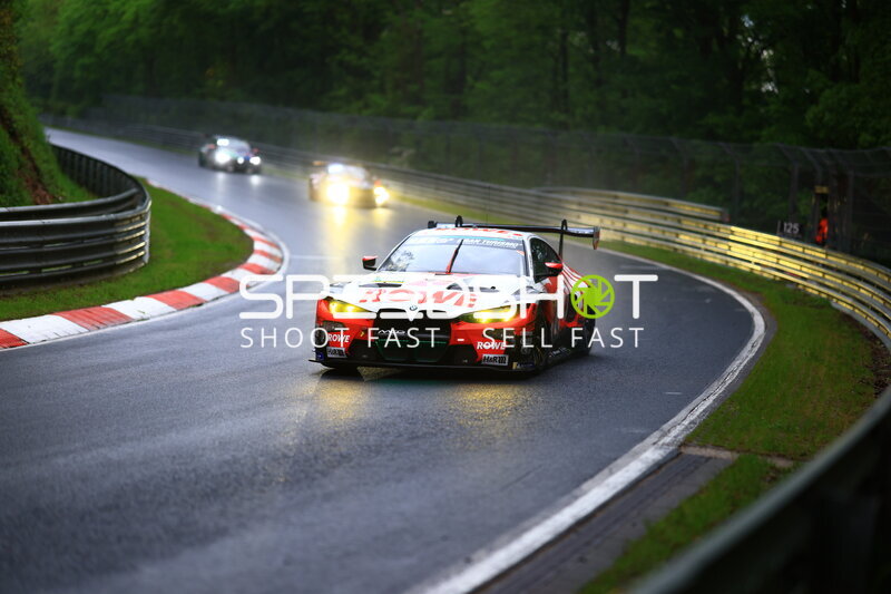 ROWE Racing BMW M4 GT3 im Regen auf der Nordschleife