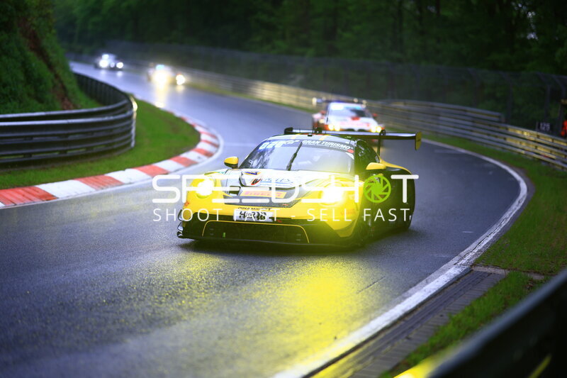 Dinamic GT Porsche 911 GT3 R #55 bei Nacht auf der Nordschleife