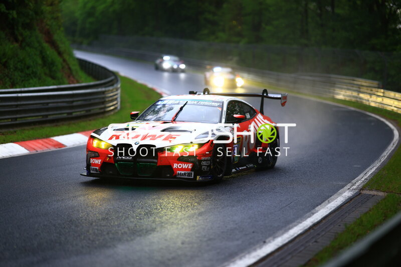 ROWE RACING BMW M4 GT3 #99 in der Regenaction auf der Nordschleife