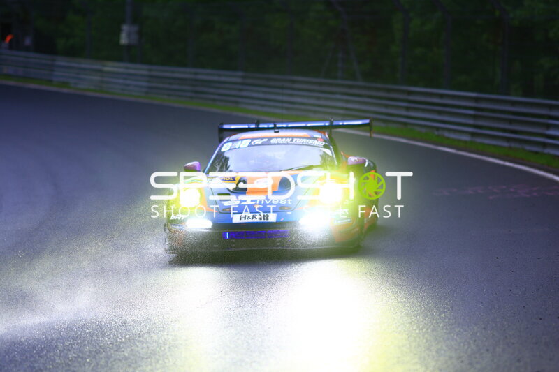Porsche 911 GT3 #48 von LOSCH Motorsport by BLACK FALCON bei Nacht auf der Nordschleife