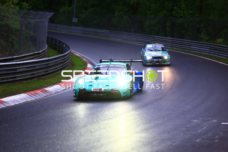 Falken Motorsports Porsche 911 GT3 R #44 auf der Nordschleife im Regen