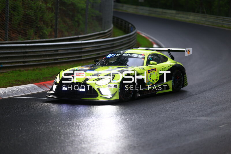 Mercedes-AMG GT3 #11 von SR Motorsport by Schnitzelalm im Regen auf der Nordschleife