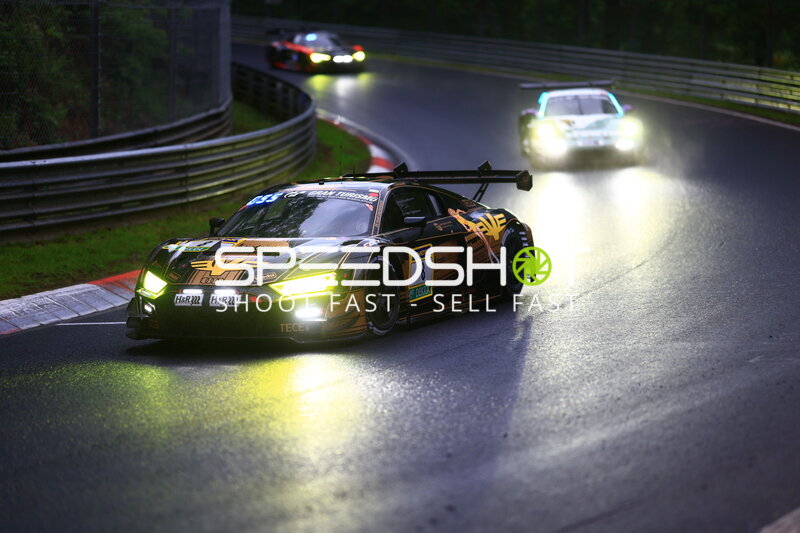 JUTA Racing Audi #8 bei Nacht auf der Nordschleife