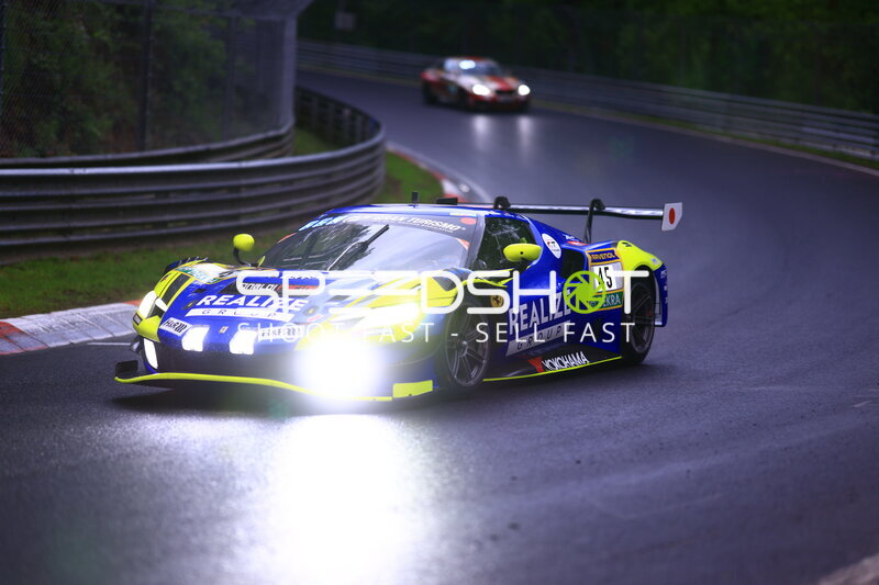 Ferrari #45 von REALIZE KONDO RACING with Rinaldi auf der Nordschleife