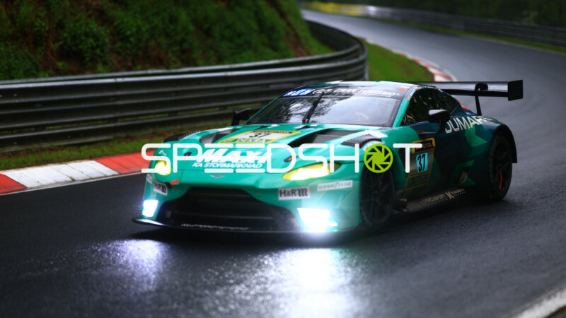 Aston Martin Vantage GT3 #37 von PROsport Racing im Regen auf der Nordschleife