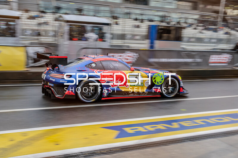 Mercedes-AMG GT3 #3 von Verstappen Racing in der Boxengasse