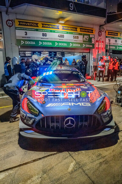 Mercedes-AMG GT3 #3 von Verstappen Racing beim Boxenstopp
