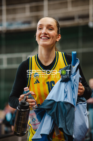 Spielerin mit Nummer 16 in der Sömmeringhalle