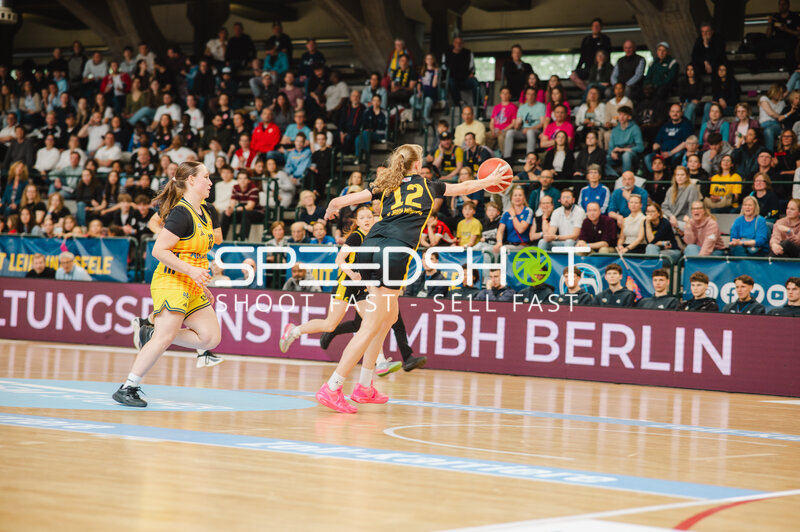 Basketballspiel in der Sömmeringhalle