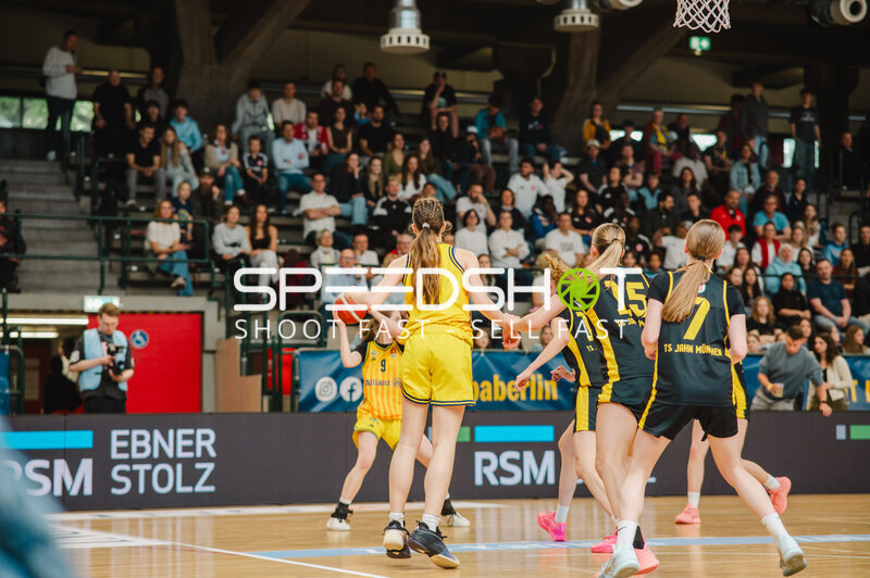 Basketball-Szene in der Sömmeringhalle