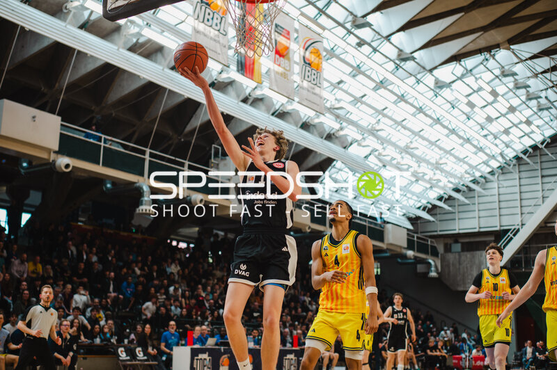 Basketball-Szene in der Sömmeringhalle